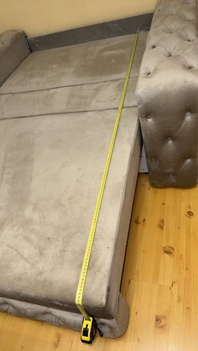 Диван у вітальну , новий