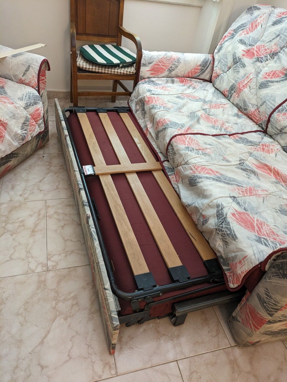 Sofá cama e 2 mapples