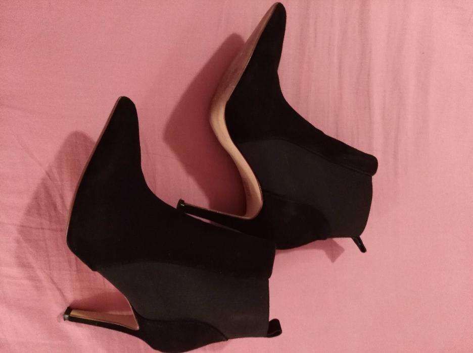 Botas Stilleto em camurça preta