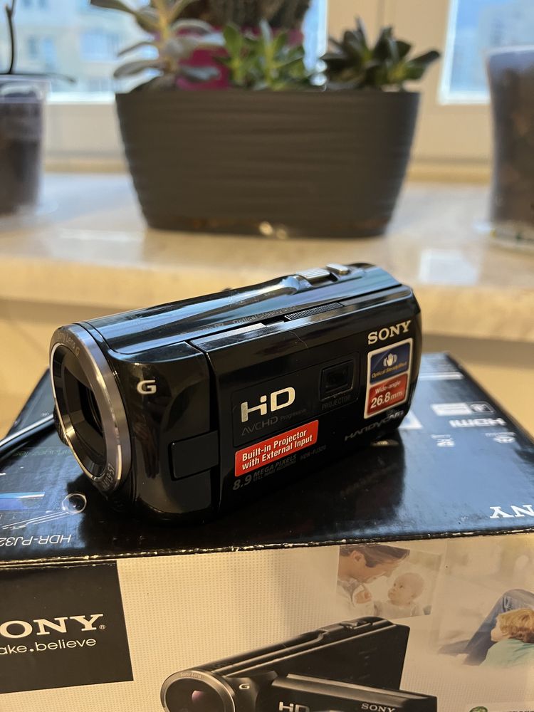 Цифровая видеокамера Sony HDR-PJ320E