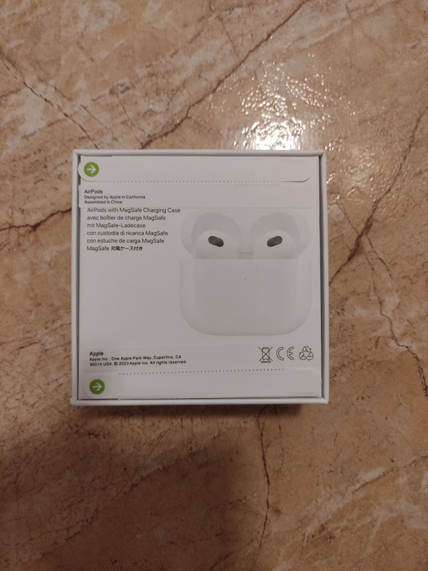 AirPods 3 zapakowany