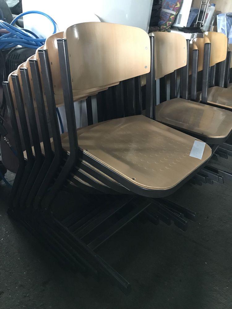 Sprzedam krzesła metalowo drewnine