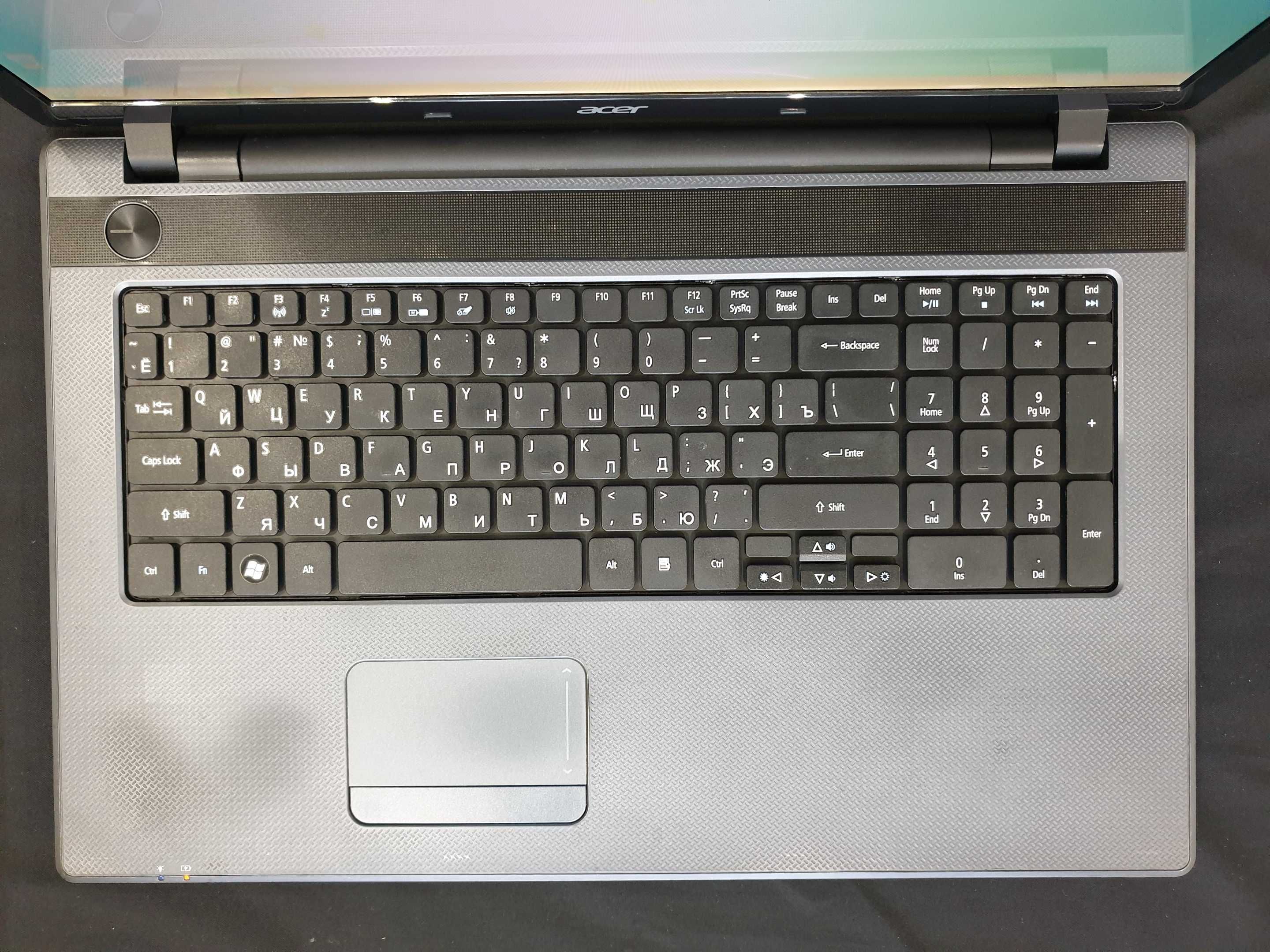 Ноутбук Acer Aspire 7250G / 17.3 (1600x900)