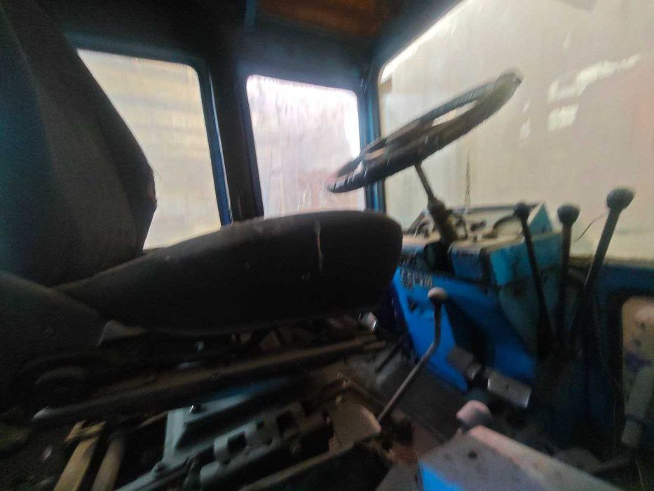 Трактор в робочому стагы