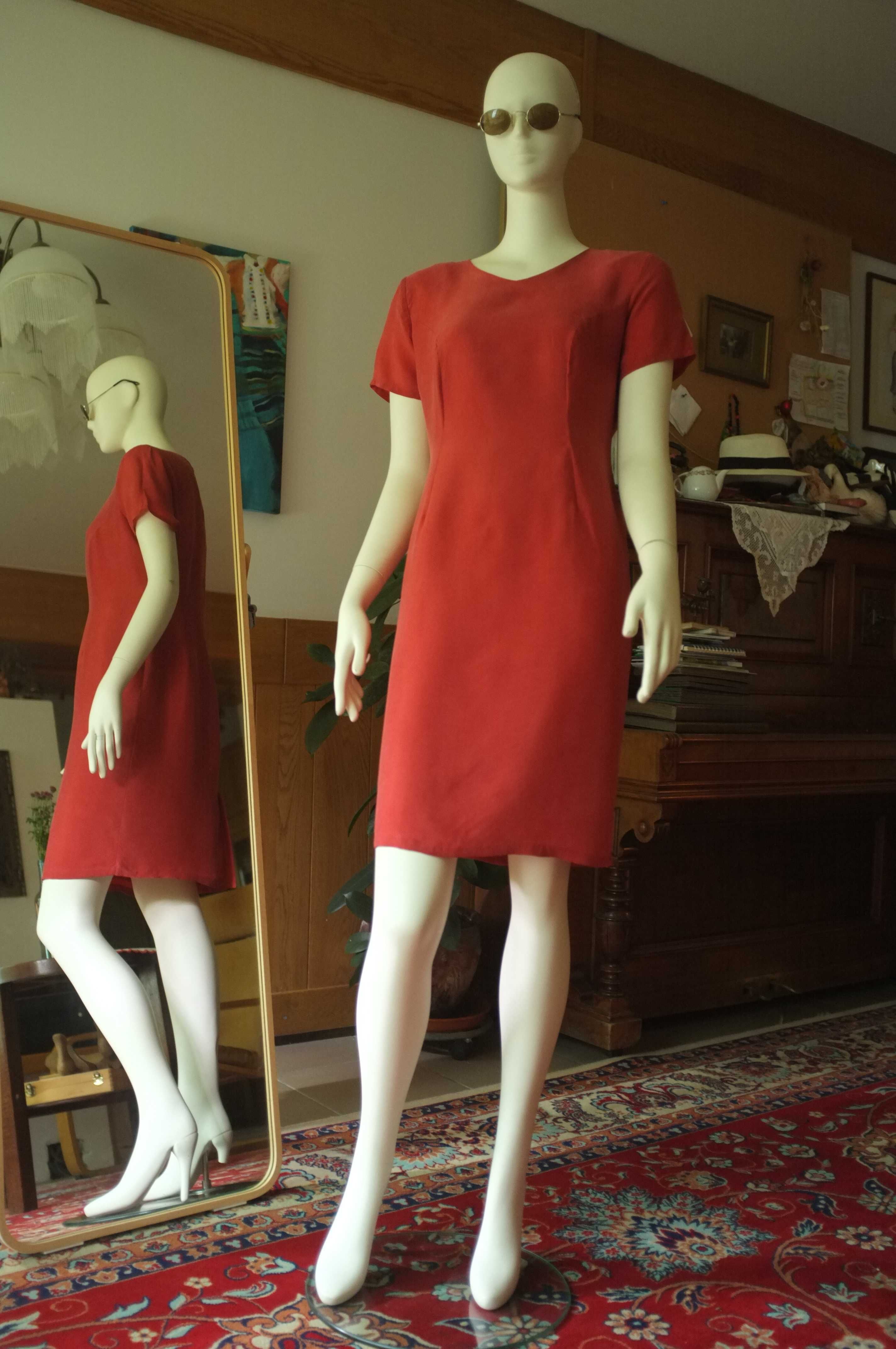 czerwona sukienka vintage ołówkowa elegancka sztuczny jedwab cupro
