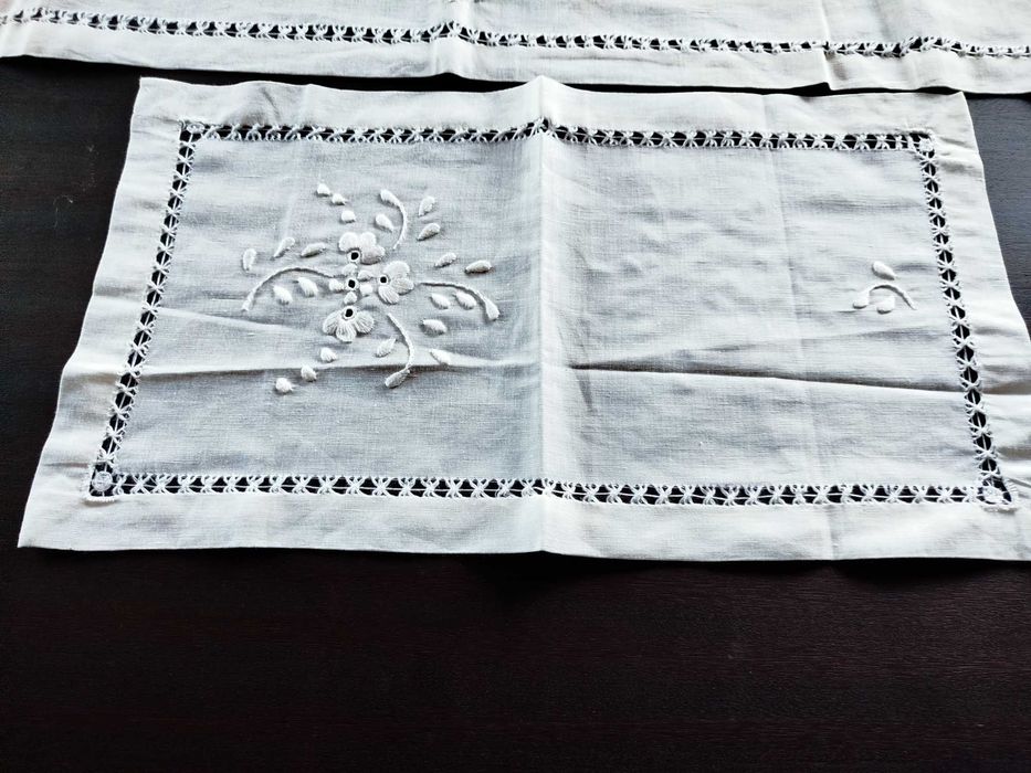 Dois panos bordados