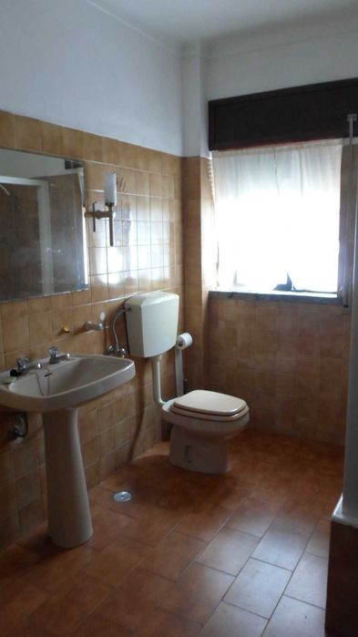 Moradia isolada, 3 pisos, 5 assoalhadas + 1.