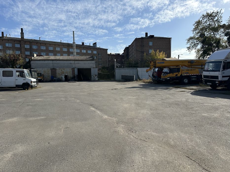 Стоянка для фур, вантажівок і легкових авто. Велика територія. Харків