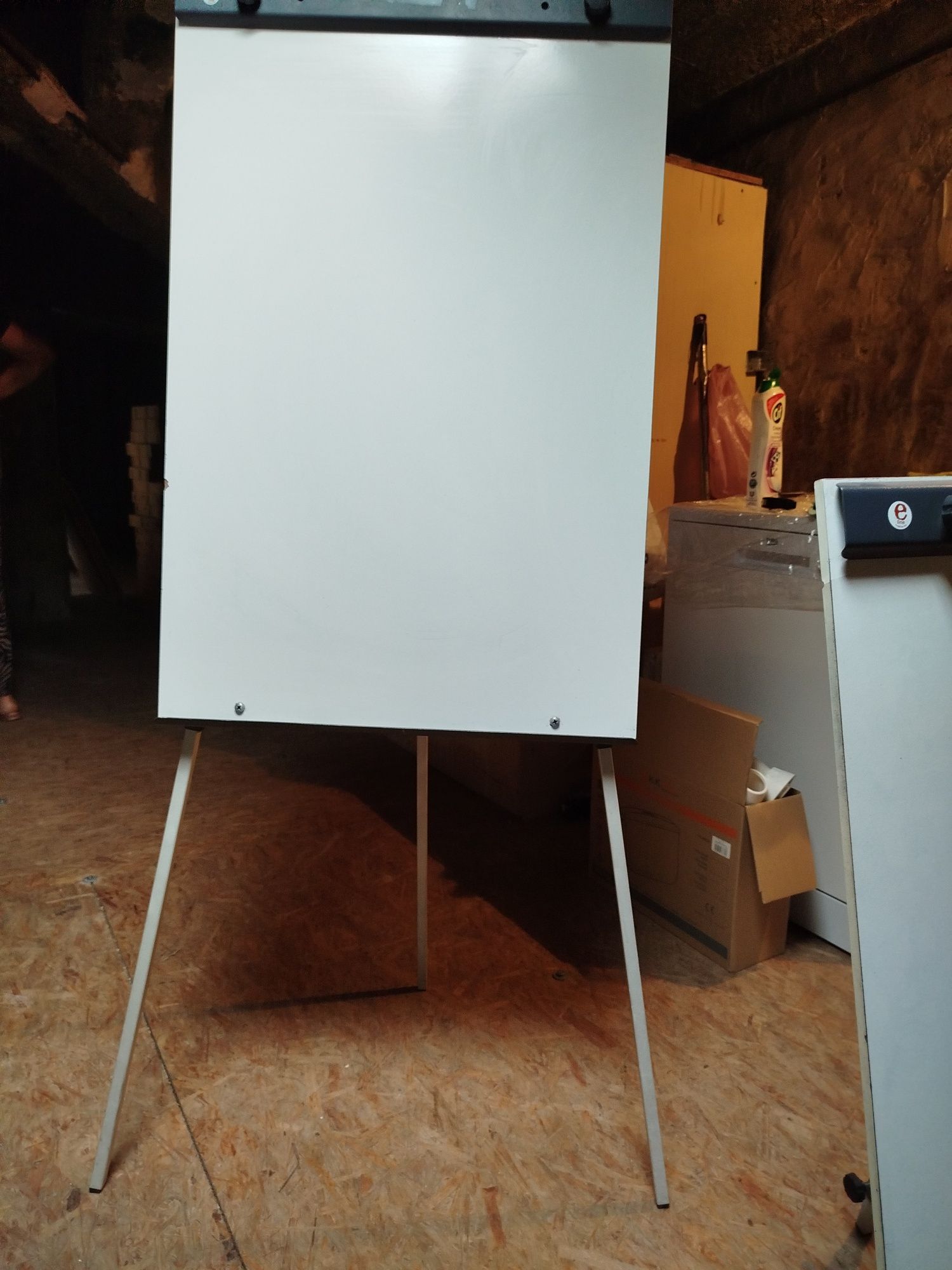 Tablica suchościeralna stojąca