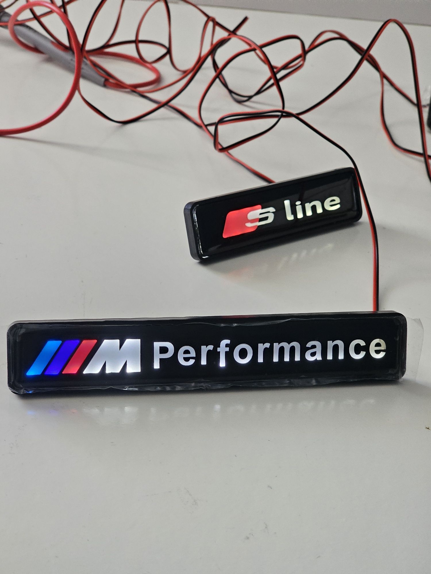 Emblemas LED para Grelha Frontal ou Interior
