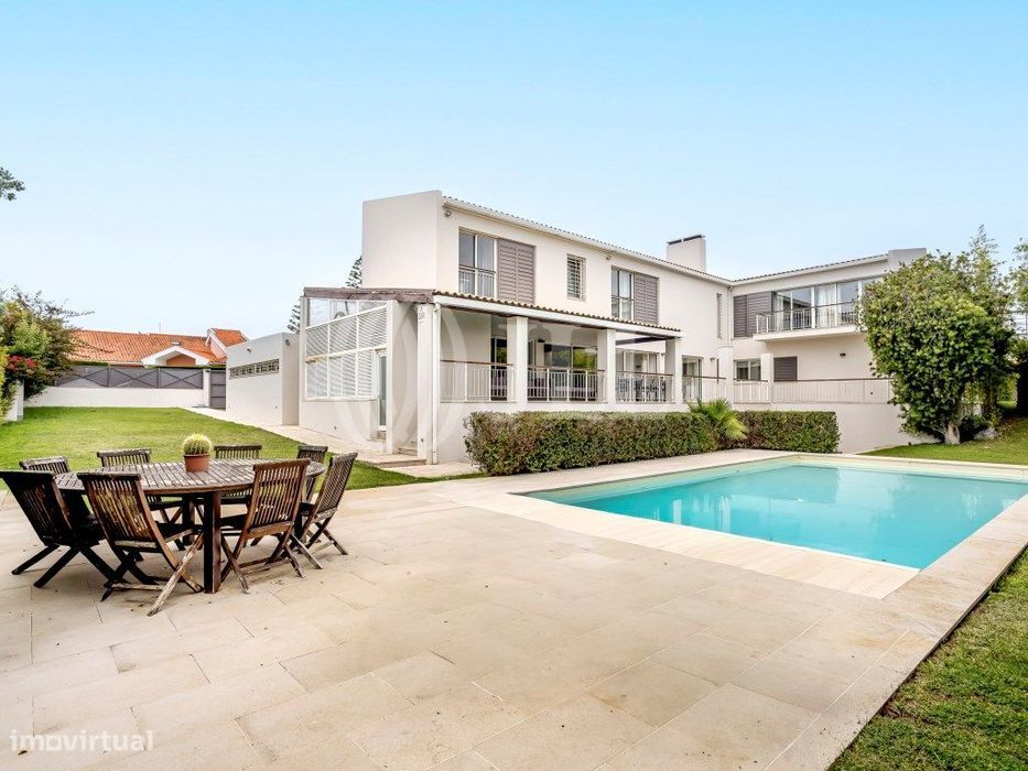 Moradia T6 com jardim e piscina, na Areia, em Cascais