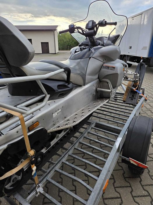 Skuter Śnieżny YAMAHA Venture z przyczepka / mały przebieg