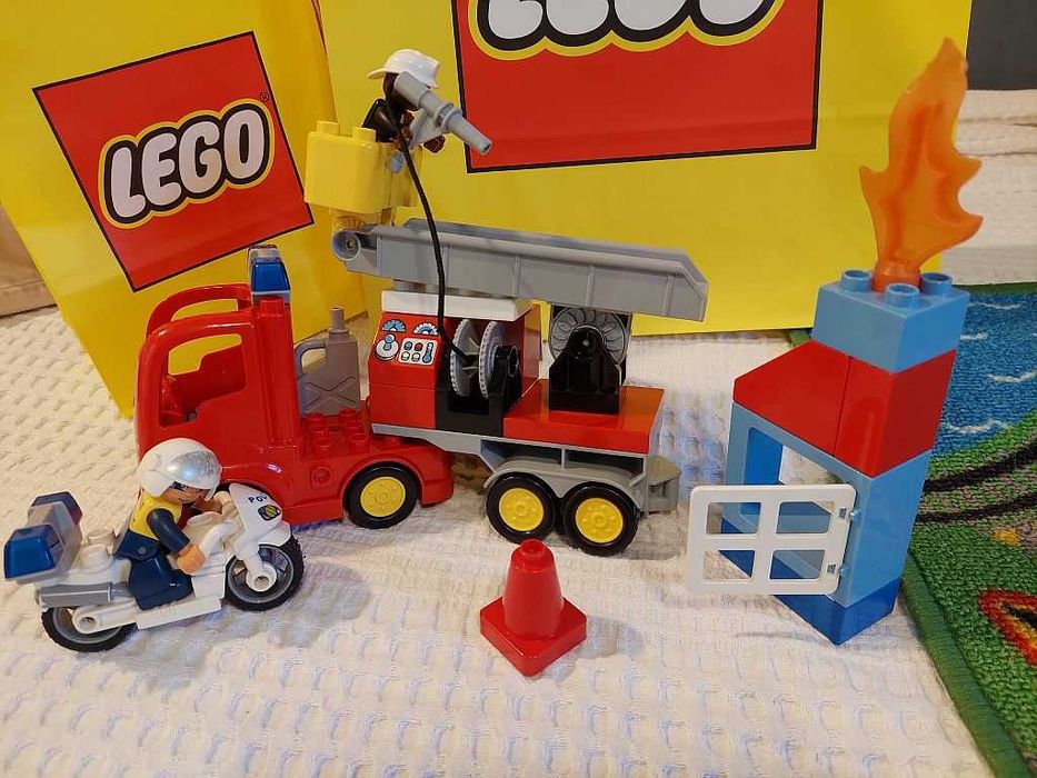 Lego Duplo zestaw strażacki z policjantem na motorze
