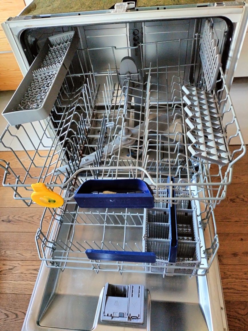Zmywarka SIMENS SN64M060EU/65 błąd E-09.