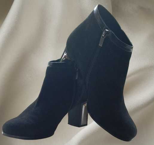 жіночі замшеві ботильони