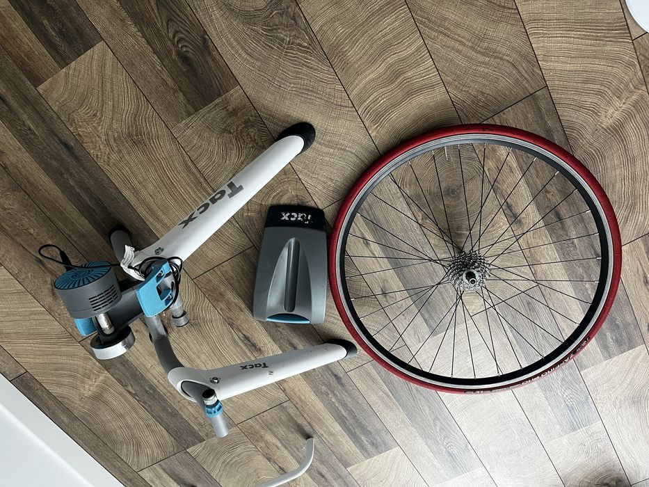 Trenażer Tacx Flow Smart T2240 – stan dobry + gratis koło