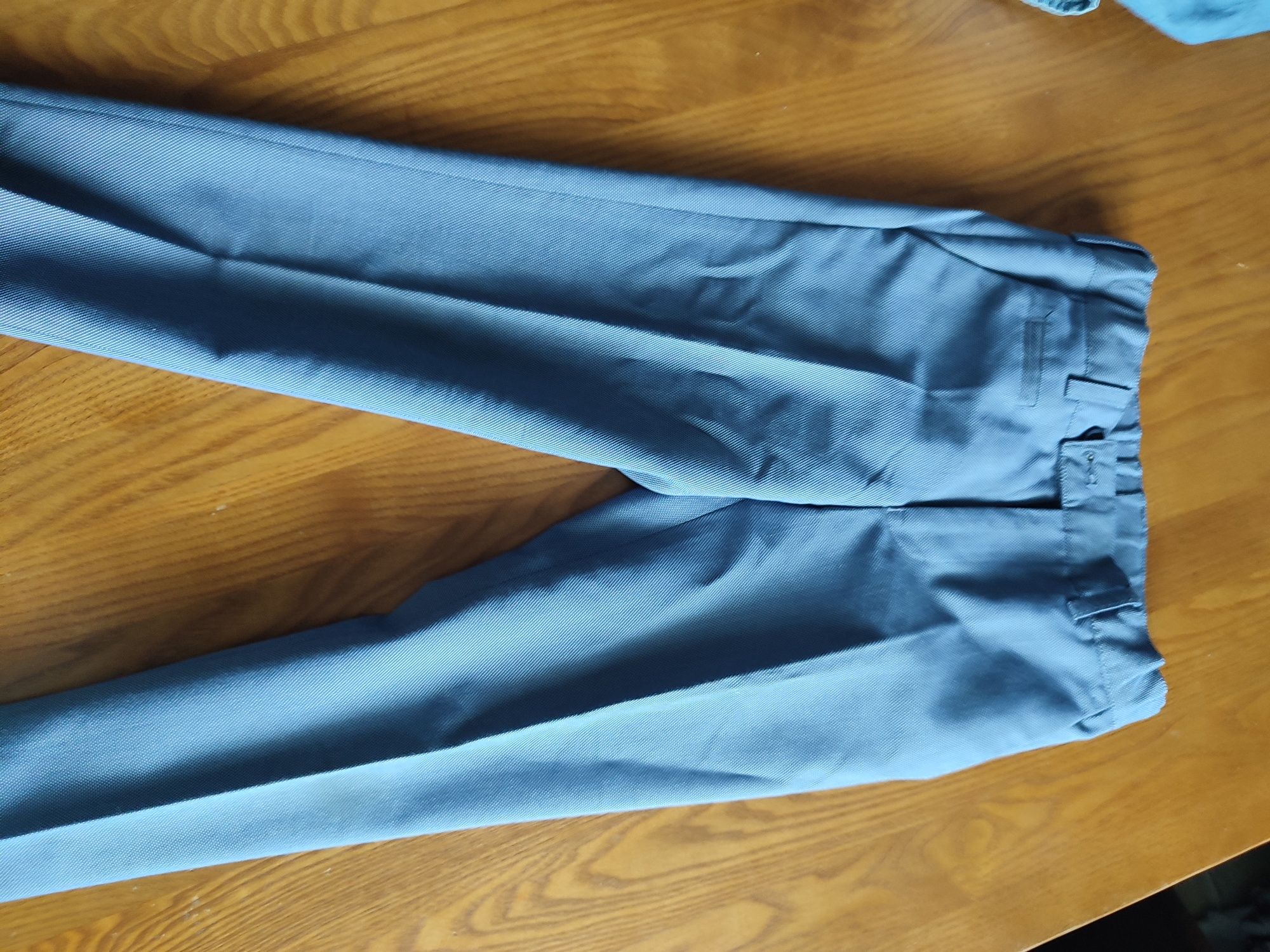 Eleganckie spodnie dla chłopca 128