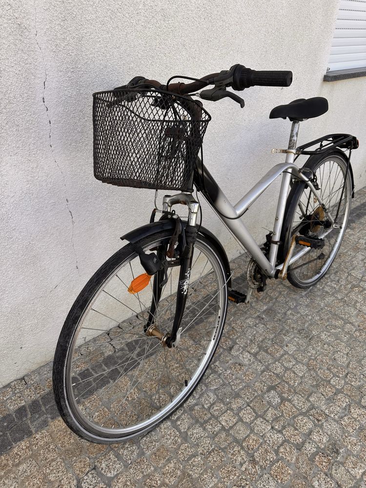 bicicleta preta e cinza