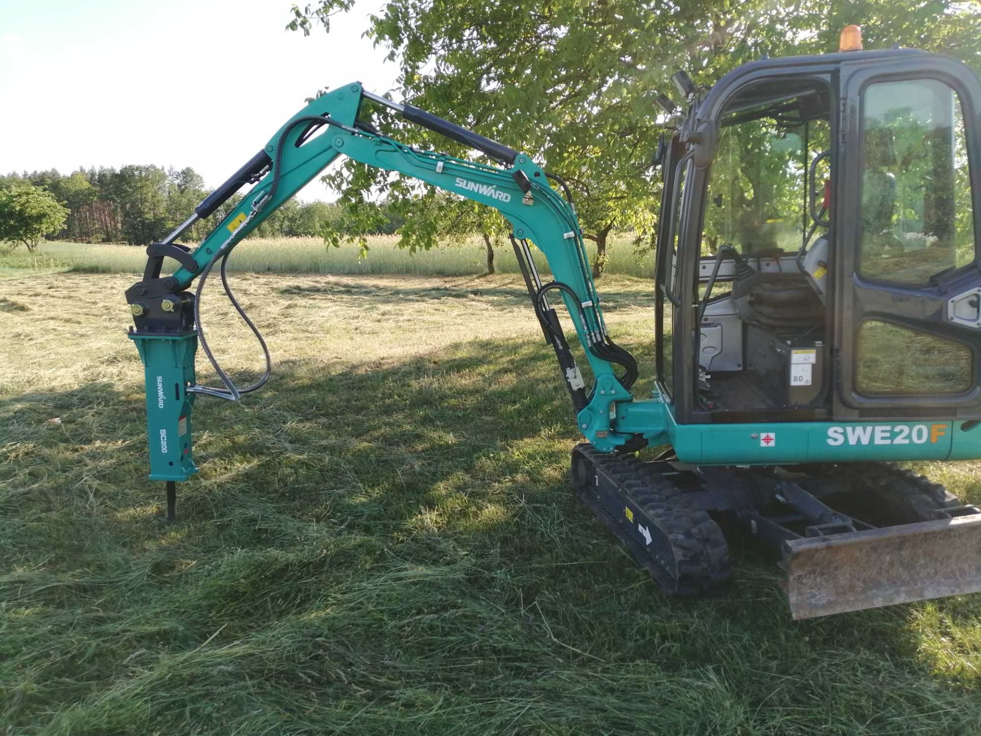 Usługi minikoparką,Prąd,Woda.Fundamęty,Podjazdy Kucie Betonu