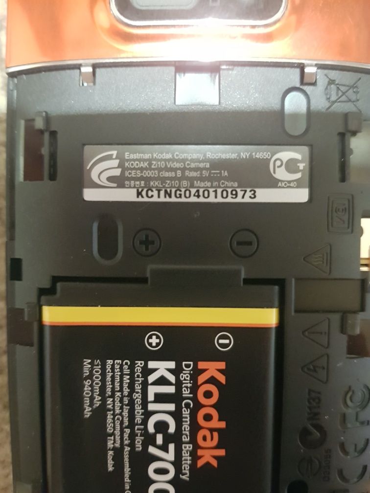 Сенсорный видеорегистратор Kodak Zi10 + карта памяти 16gb