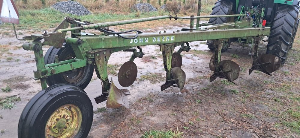 Продам плуг John Deere original!