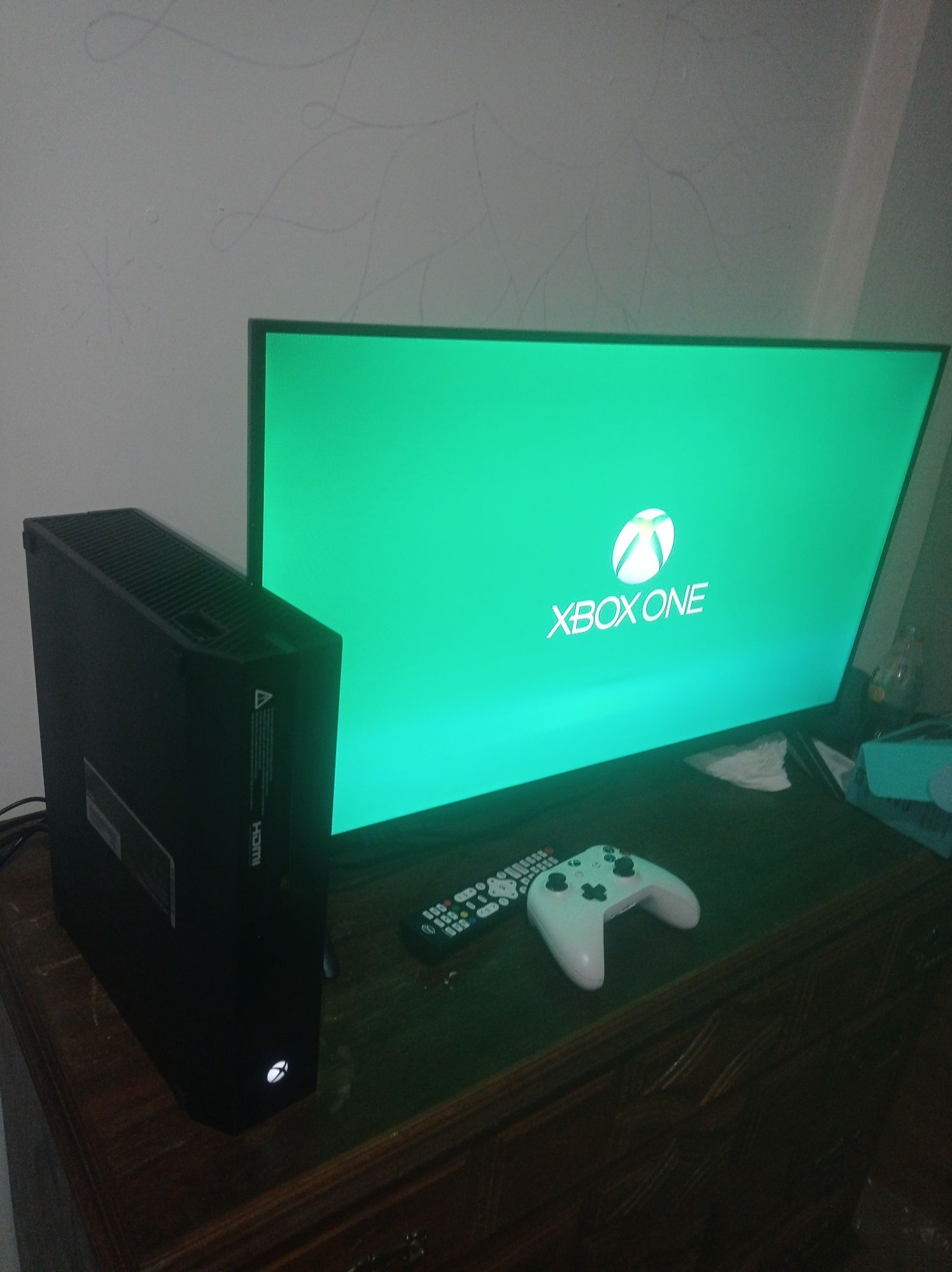 Xbox one com 2 controles e jogos