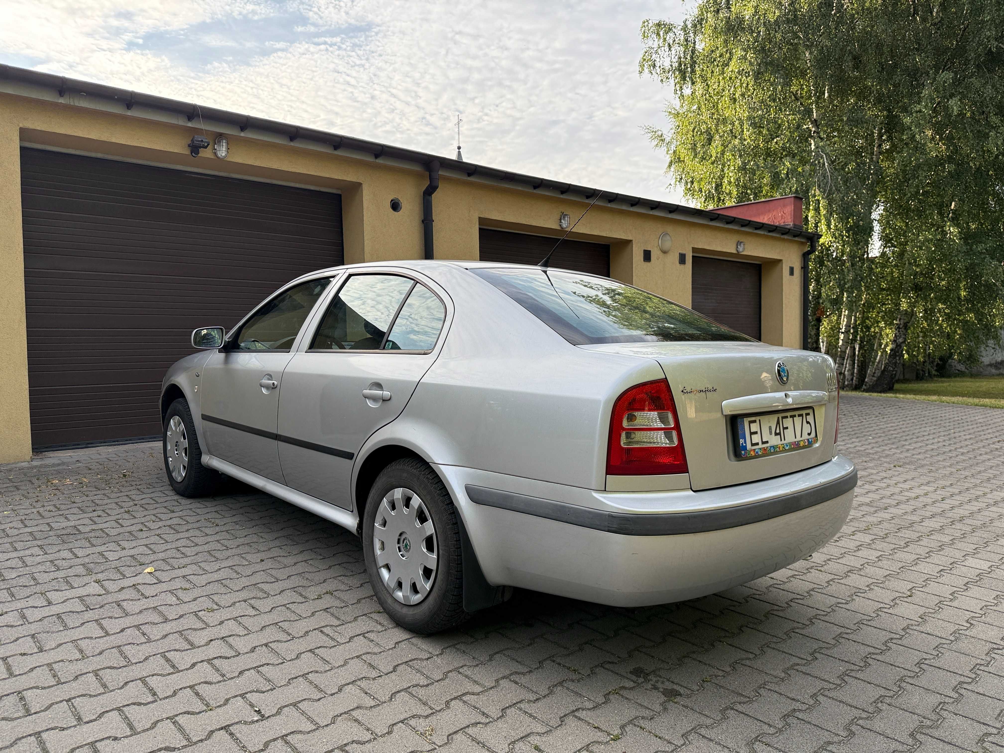 Skoda Octavia hatchback 1.6 SR 101KM 2002r. Zadbany