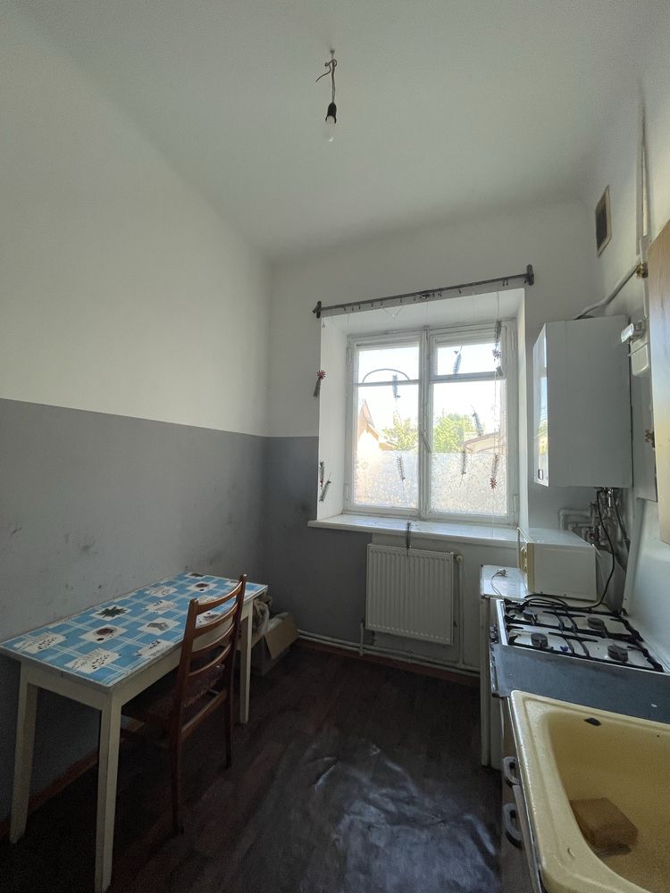 Продається двокімнатна квартира на Площі Ринок м.Броди