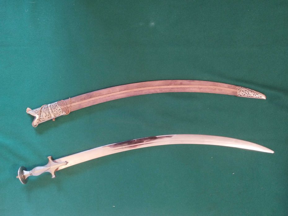 Sabre indiano Tulwar do século XX