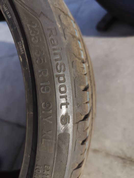 Pneus 235/35r19 Uniroyal RS5 70% piso