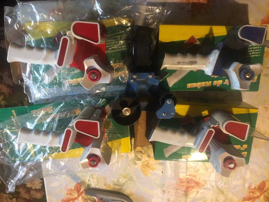 Диспенсер для скотчу (розмотувач для скотчу)