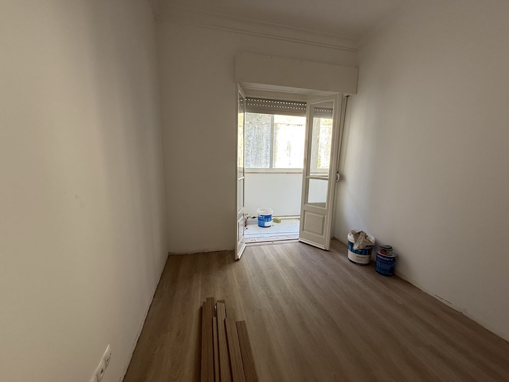 Arrendo T2 remodelado - Anjos
