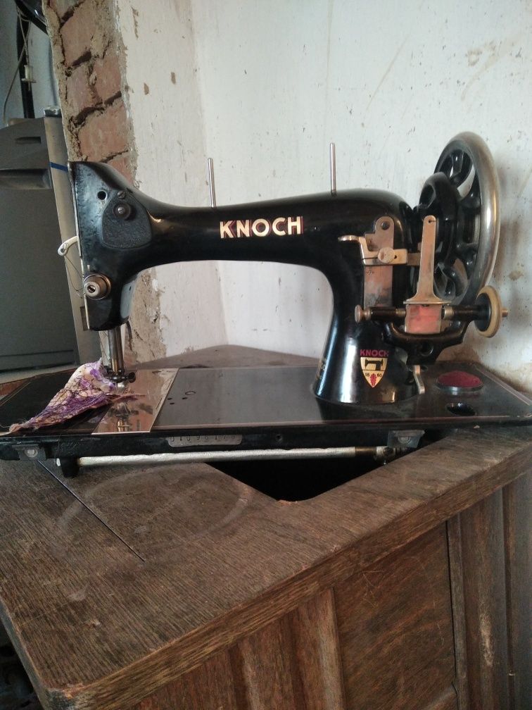 Новая швейная машинка KNOCH 1860 года .
