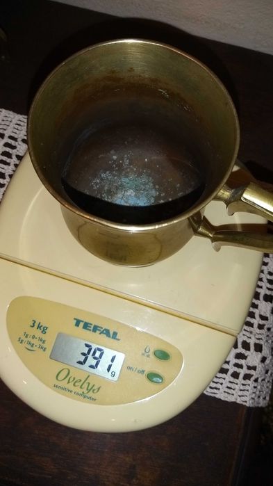 caneca em bronze muito antiga