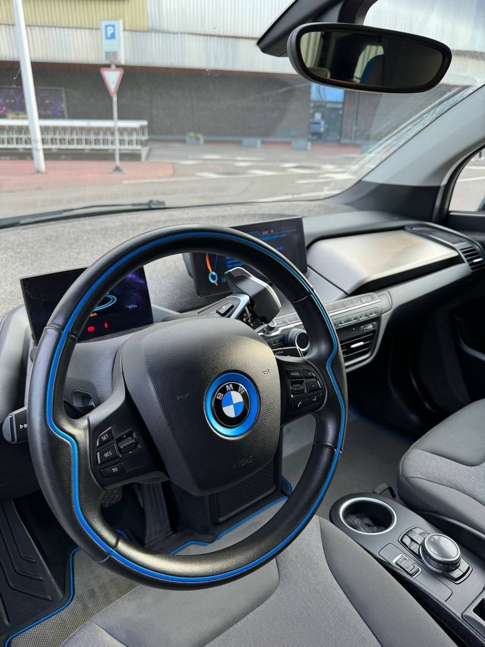BMW i3 2015 електро SOH 89%. 19kw залишок, ксенон