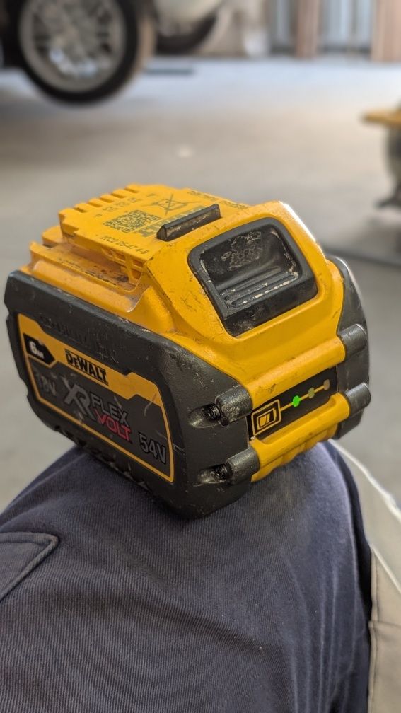 Bateria Dewalt 18V 6AH  54v