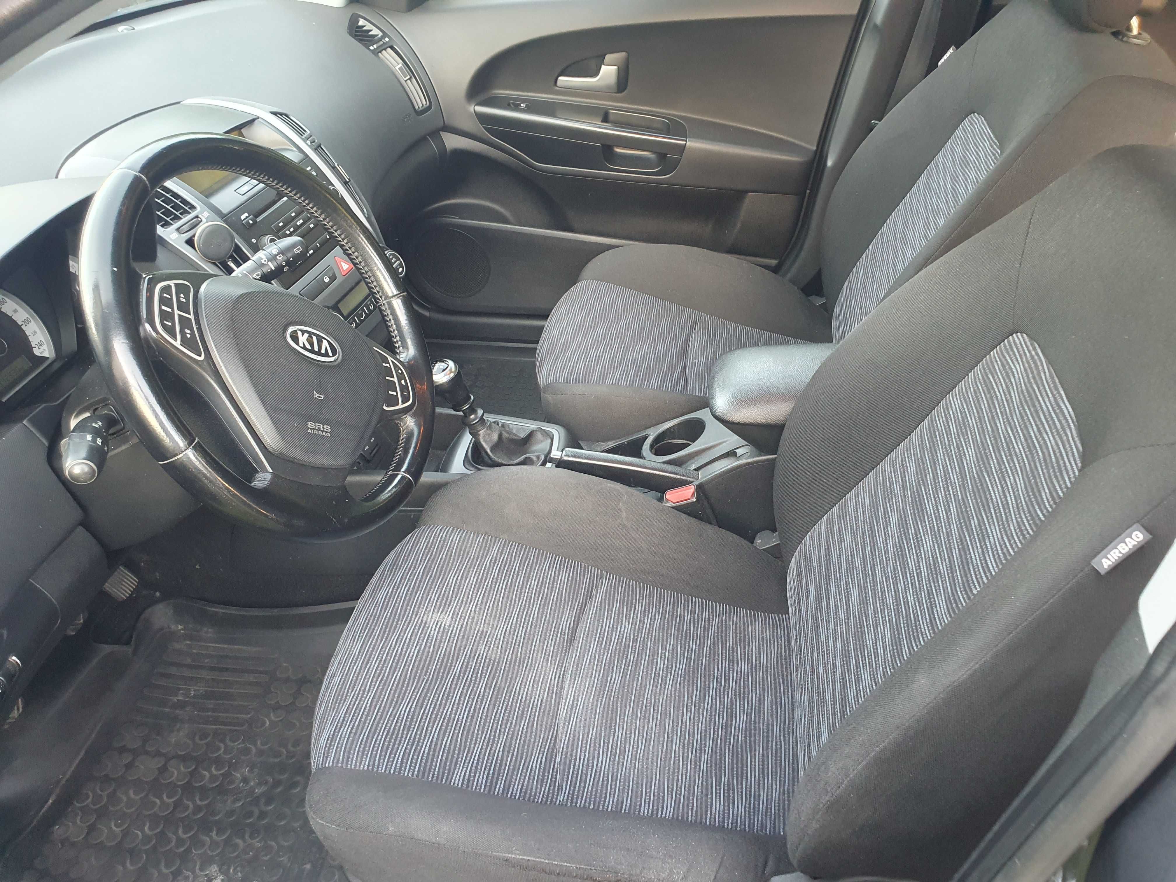 kombi kia ceed niezawodna, pakowna