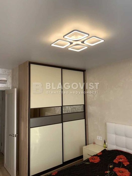 Продаж 2-к квартири 70м.кв. РЕМОНТ М.Лівобережна, Аболмасова, 4