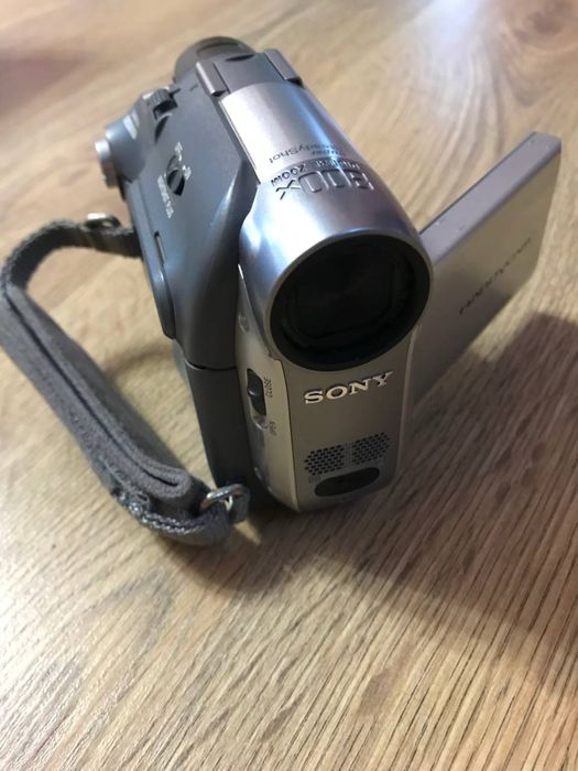 Продам відеокамеру sony б/у