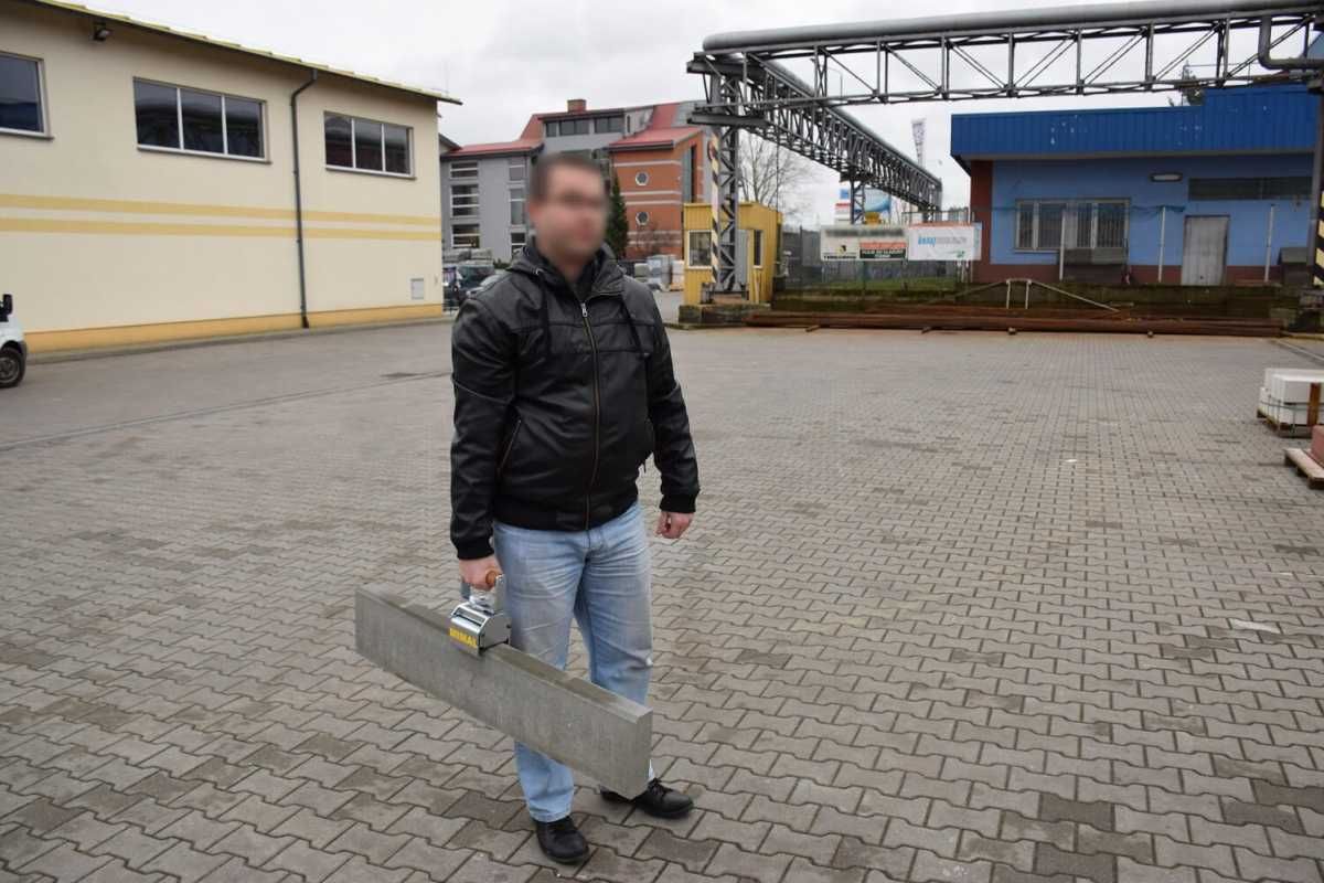 Ręczny chwytak walizkowy Mimal RCW do obrzeży krawężników kostki