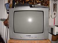 stary telewizor szary