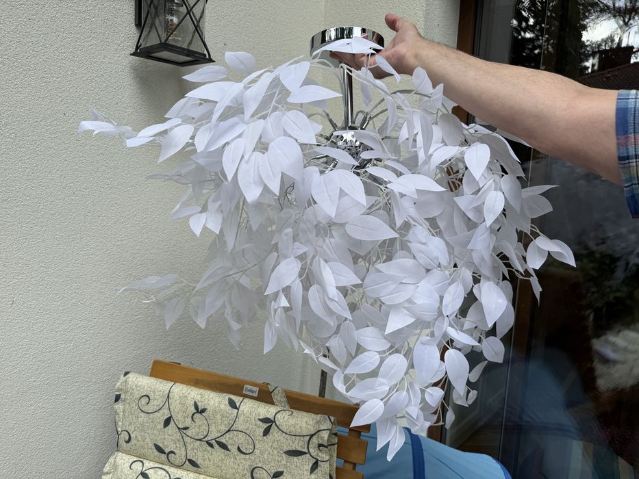 Lampa z piór biała duża żyrandol romantyczny