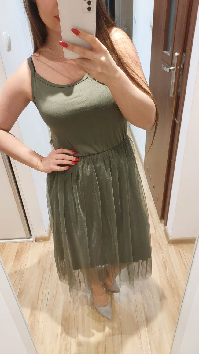 Tiulowa sukienka M L midi