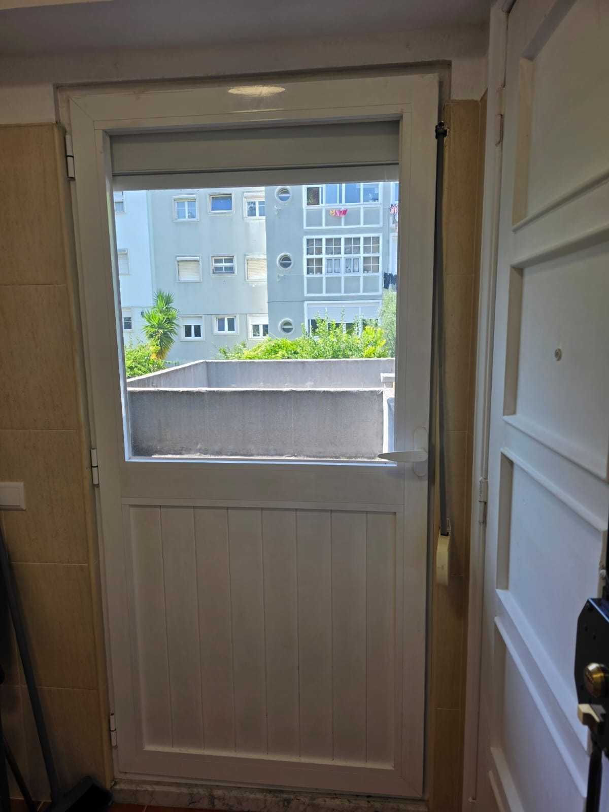 Apartamento T1 com pátio em travessa Henrique Cardoso, 48