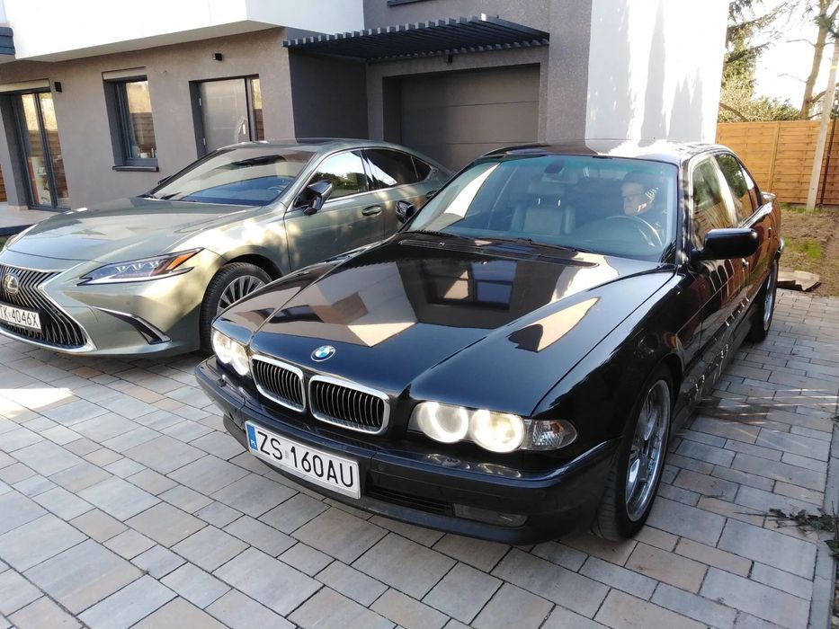 BMW Seria 7 BMW 750 V12 shadow line