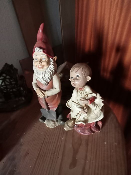 Decoração de natal, dois anjos e casinhas.