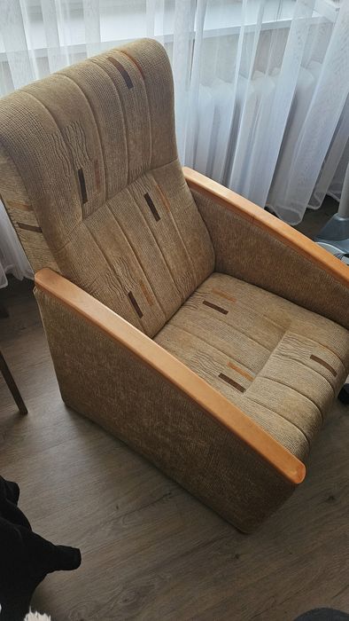 Fotel jak nowy, elementy drewniane