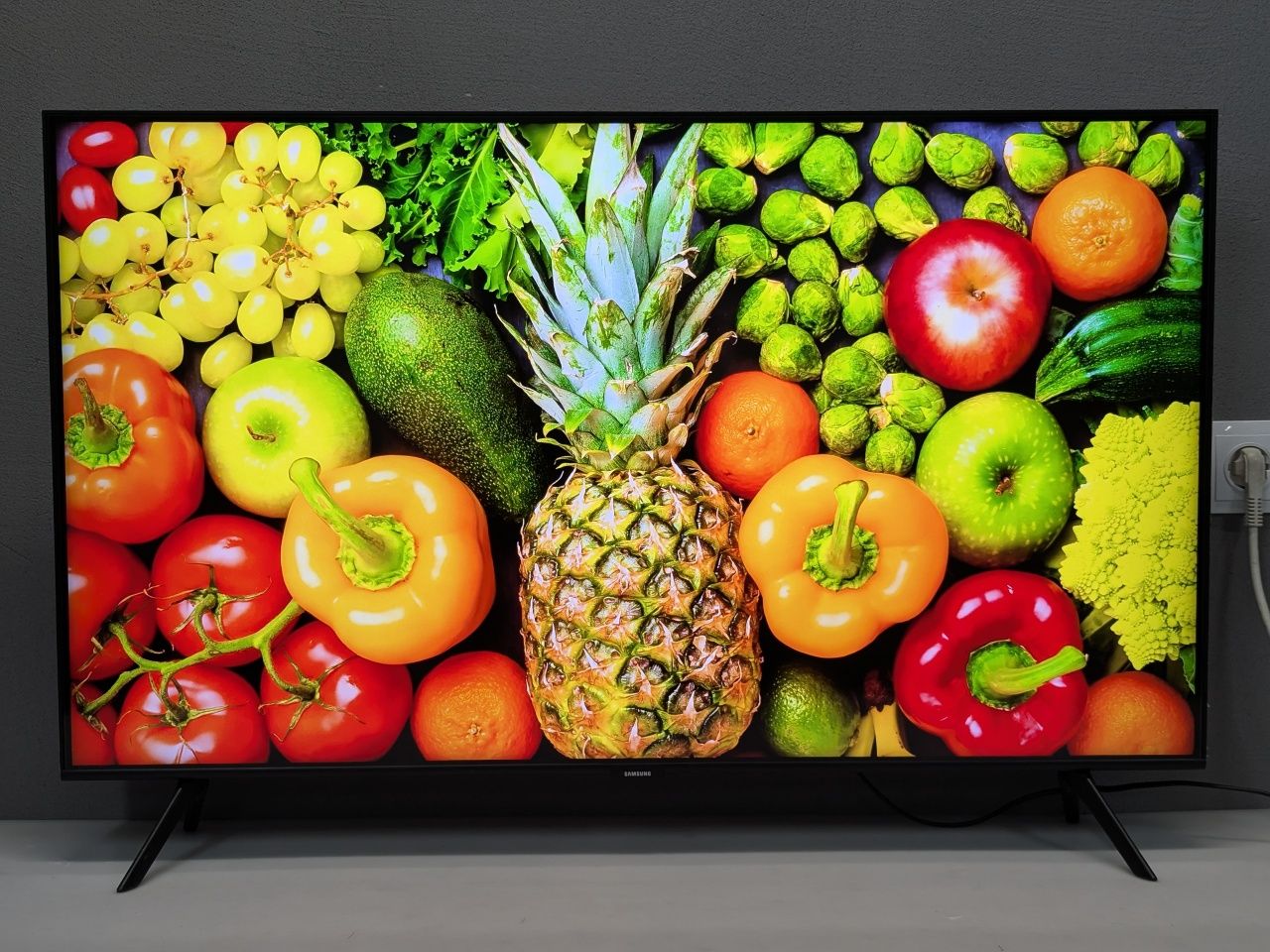Samsung GQ43Q60T QLED телевізор 4K SmartTV