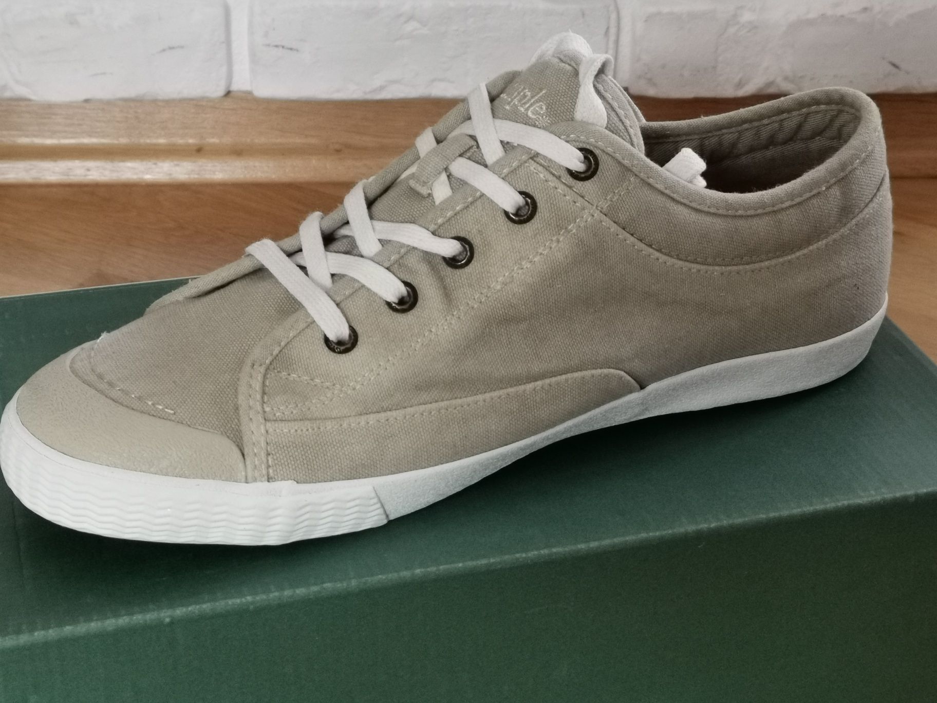 Nowe trampki Simple rozmiar 44