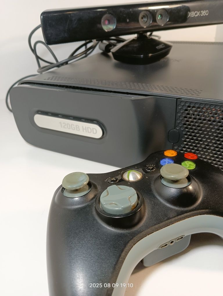 Xbox 360  KINECT  PAD plus 4 gry konsola automat